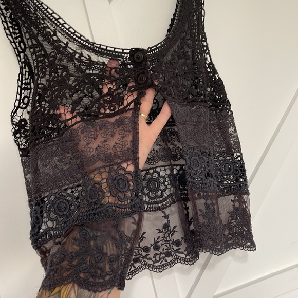 Kimchi Blue - Black lace split/open-back tank - Picture 3 of 8